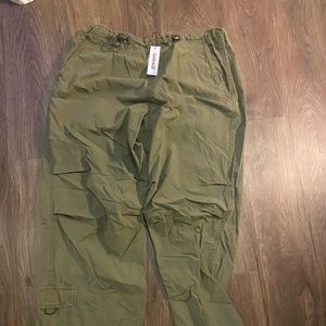 Garage parachute pants army green